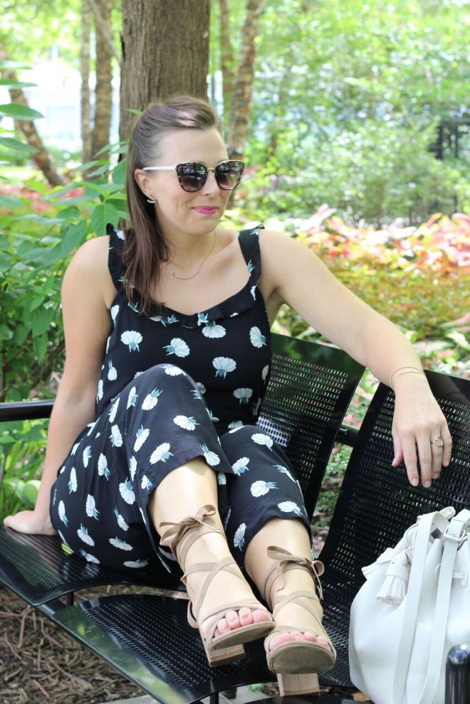 jumpsuits, white bucket bag, loft jumpsuit, rompers, versatile fashion, jumpsuit recommendations, fashion blogger, lakeshore east chicago, lakeshore east, Chicago skyline, sarah in style, sarahinstyle.com, #chicagogrammers, Windy City Bloggers, Windy City Blog Co, Fall Fashion Tips, Sarah Meyer