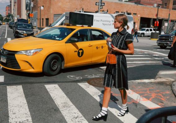 NYC Streetstyle, Nina Tiari, Alice + olivia, alice and olivia, fashion week, NYFW, new york fashion week, runway shows, runway style, best of fashion week, NYC street style, best of nyc style, best of nyc fashion, ardem, Naeem Khan, Jenny Packham, Grace Constantine, Best dressed, spring fashion, sarahinstyle.com, Sarah Meyer