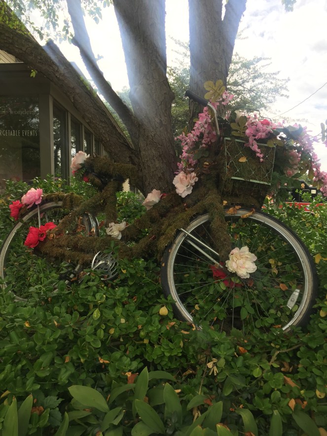 City Girl Goes To Suburbia, Chicago Suburbs, Chicago Day Trips, What To Do Outside Chicago, Geneva IL, Geneva Illinois, St. Charles, St. Charles Illinois, Chicago Guide, A Day In The Suburbs, Downtown Geneva, The Filling Station, Villa Verone, Chicago Blog, Chicago Blogger, Sarah In Style