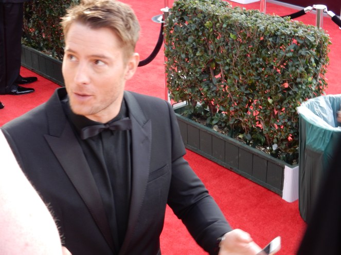Justin Hartley, fashion blogger, style blogger, sarah in style, Sarah Meyer, SAG Awards, Screen Actors Guild, SAG Red Carpet, SAG Afterparty, SAG red carpet experience, SAG bleachers, Awards season, celebrity fashion, best dressed, E red carpet, People style, best of the SAG Awards