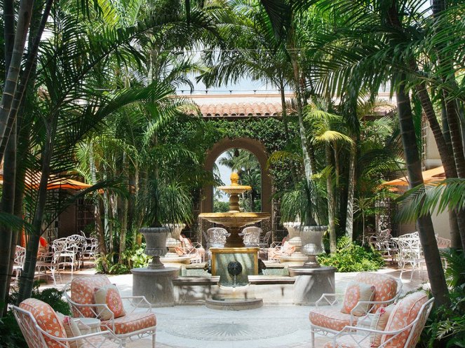 pink palaces, pink hotels, don cesar hotel, beverly hills hotel, chippewa hotel mackinac, pink pony pub, the vinoy, la valencia, hotel nacional de cuba, breakers palm beach, colorful hotels, travel guide for pink hotels, travel guide, sarah in style, Sarah Meyer, travel blogger, travel blog, US hotel tips