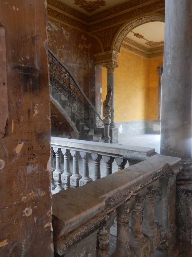 Pink Palm Skirt, Palm Leaf skirts, plam leaf purse, Havana, Cuba, how to dress in cuba, summer style, La Guarida, tropical fashion, sarah in style, sarah meyer, neoprene skirt, tropical style, fashion blogger, travel blogger