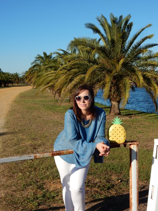 Spring Fashion Trends, Chambray Tops, Pineapple Purse, Kate Spade, Talbots Jeans, How to wear blue, Sarah In Style, Easy Packing Tips, What to wear this spring, Blue and White, closet staples, Sarah Meyer, Chicago Fashion Blogger, Fashion Blog