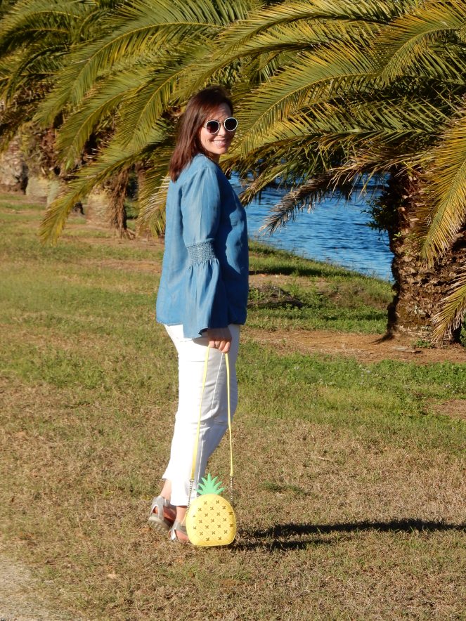 Spring Fashion Trends, Chambray Tops, Pineapple Purse, Kate Spade, Talbots Jeans, How to wear blue, Sarah In Style, Easy Packing Tips, What to wear this spring, Blue and White, closet staples, Sarah Meyer, Chicago Fashion Blogger, Fashion Blog