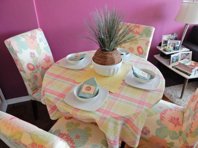 Dining Decor, Mother's Day Brunch Ideas, Mother's Day Table decor, spring table decor, Sarah In Style, Sarah Meyer, interior decorating, tablescape, decorating ideas, table ideas, April table, May table, decorating blog, decorating blogger,