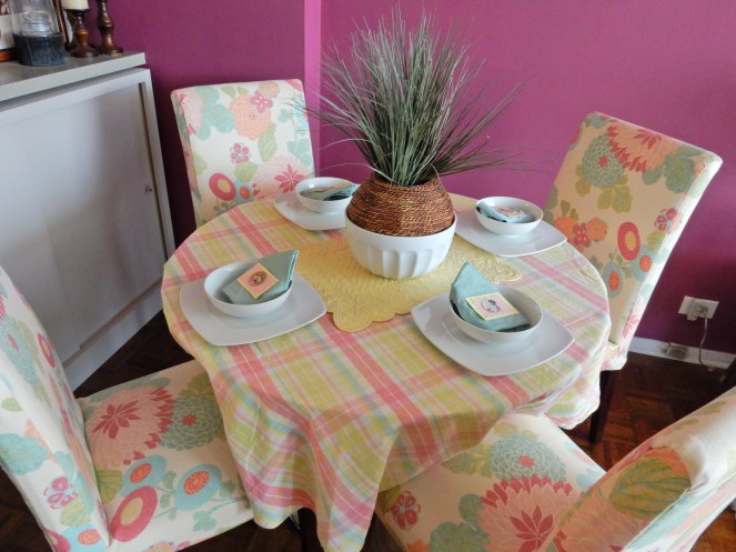 Dining Decor, Mother's Day Brunch Ideas, Mother's Day Table decor, spring table decor, Sarah In Style, Sarah Meyer, interior decorating, tablescape, decorating ideas, table ideas, April table, May table, decorating blog, decorating blogger,