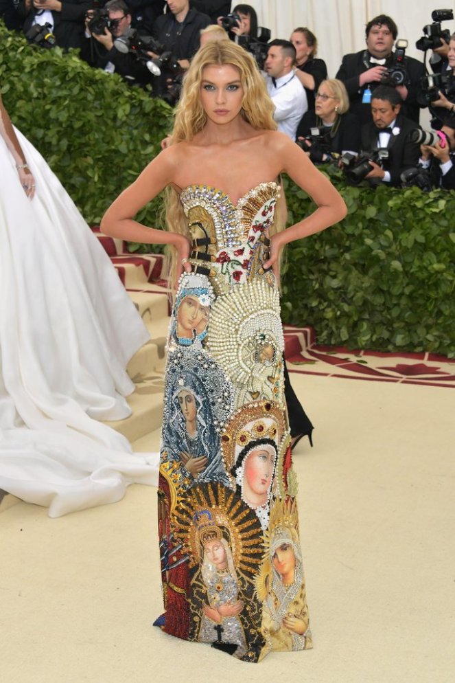 Met Gala, Heavenly Bodies, Fashion and the Catholic Imagination, The Met, red carpet fashion, celebrity fashion,  fashion's biggest night, Versace, Met Gala 2018, oscars of fashion, ariana grande, zendaya, sarah jessica parkers, best head pieces, halos, Amber heard, headdresses, Blake Lively, Gigi Hadid, Mindy Kaling, Madonna, rihanna, catholic fashion, lily collins