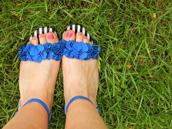 no more monday blues, beat monday blues, make monday better, blue shoes, soft surroundings blue shoes, soft surroundings shoes, black and white striped outfits, black and white striped dress, blue shoes with flowers, what to wear this summer, summer style, Sarah Meyer, sarah in style, positive outlook on the week, George strait advice