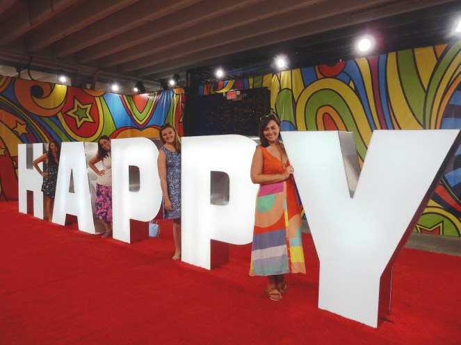 Instagrammers Heaven, Happy Place Chicago, Happy Place Exhibit, Happy Place, Happy Place Pop Up, Chicago art exhibits, Chicago Art scene, Chicago must sees, what to do in Chicago, touring art, Sarah In Style, Chicago weekend guide, Blogger paradise, Blogger Heaven, get the perfect picture, confetti dome, so many colors