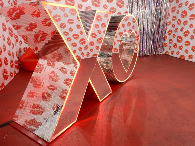 Instagrammers Heaven, Happy Place Chicago, Happy Place Exhibit, Happy Place, Happy Place Pop Up, Chicago art exhibits, Chicago Art scene, Chicago must sees, what to do in Chicago, touring art, Sarah In Style, Chicago weekend guide, Blogger paradise, Blogger Heaven, get the perfect picture, confetti dome, so many colors