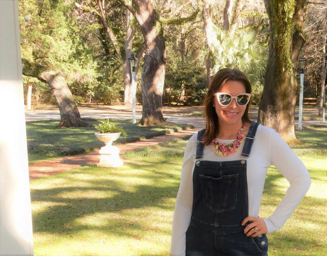 How to style overalls, how to wear overalls, how to look cute in overalls, overalls, pink slides, kate spade byrdie bag, Pink sunglasses, spring fashion trends, spring clothes, eden gardens, eden gardens state park, blogger fashion tips, styling tips, Sarah Meyer, Sarah In Style