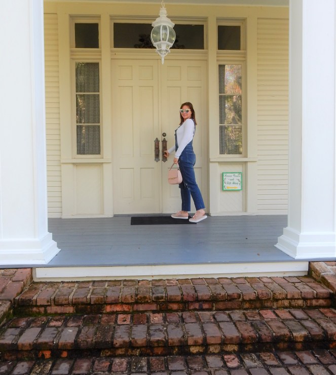 How to style overalls, how to wear overalls, how to look cute in overalls, overalls, pink slides, kate spade byrdie bag, Pink sunglasses, spring fashion trends, spring clothes, eden gardens, eden gardens state park, blogger fashion tips, styling tips, Sarah Meyer, Sarah In Style