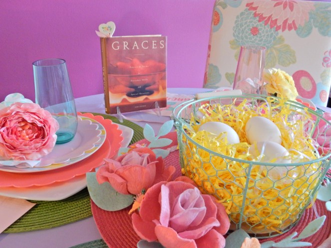Sarah In Style, Dining Decor, Tablescapes, Tablescape, Spring Table, Easter Table, Easter Brunch Ideas, Spring Decorating, Sarah Meyer, Target Home, Cheap Holiday Decorating, Let's Brunch, Easy Table Decorating, Table Setting Tips