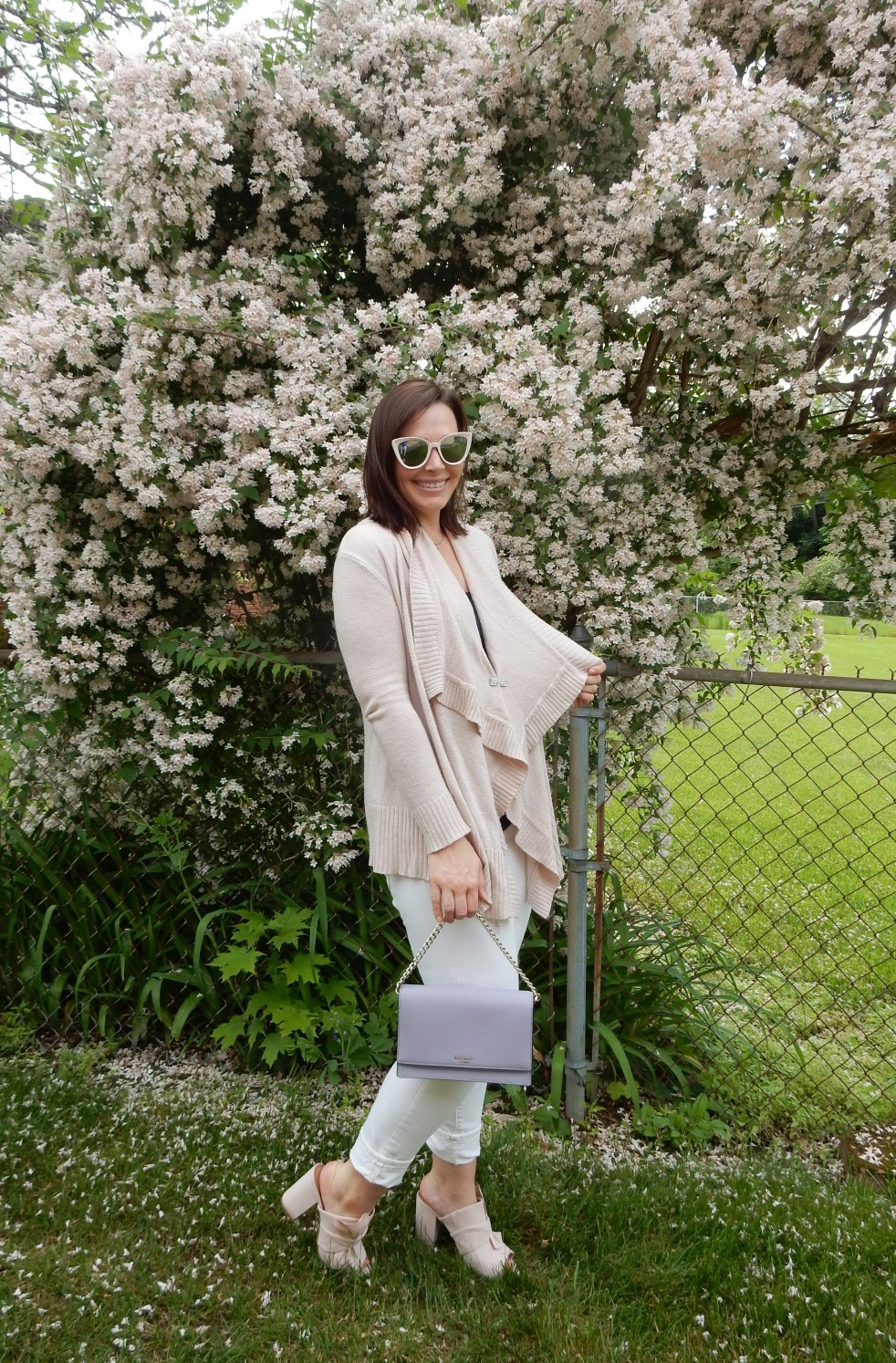 Pinzit, summer sweaters, transitional wardrobe, sweater closures, sweater pins, sweater closure pins, Vionic, Gap white jeans, Kate spade lilac purse, spring fashion tips, summer fashion tips, day to night looks, styling white jeans, how to keep a sweater closed, Sarah Meyer, Sarah In Style, sarahinstyle.com