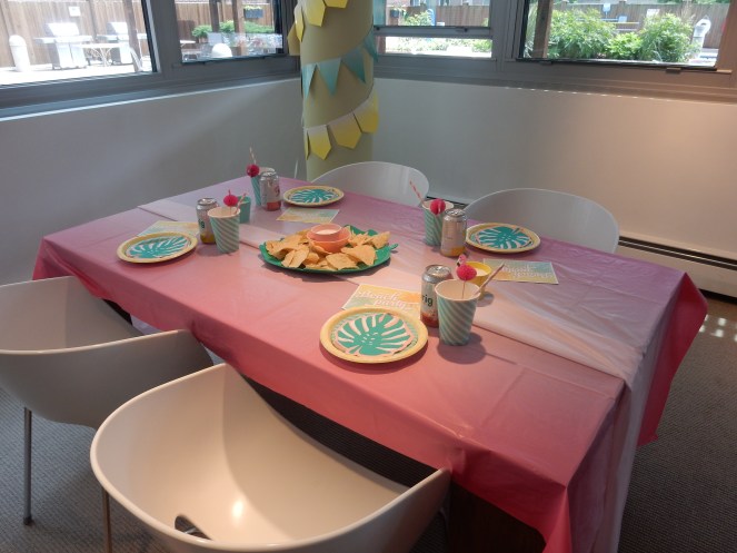 Dining Decor, Table Decor, Design Inspiration, Party Inspiration, Summer Party, Summer Bash, Basic Invite, Invitation Design, Where to get nice invites, Christmas in July, Planning ahead for Christmas, Beach table, Sarah In Style, Sarah Meyer, DIY Table