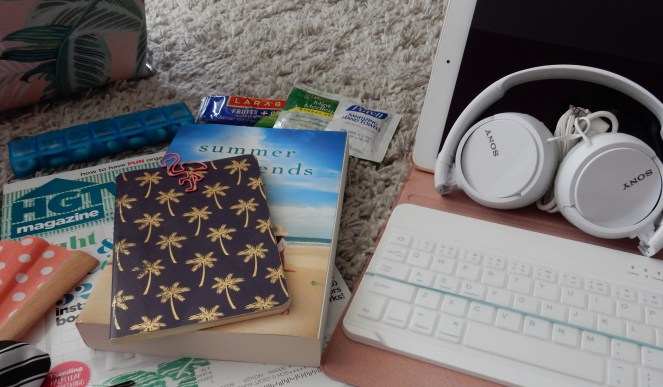 What's In My Bag, What's In My Purse, What's In My Travel Tote, Travel Essentials, Travel Tips, Carry On Bag Essentials, Travel Needs, Packing Tips, Travel made easy, packing made easy, what to carry on the plane, Plane essentials, Sarah In Style, Spartina Purse, What to pack, Sarah Meyer, travel blogger tips