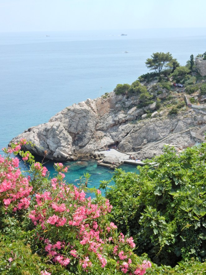 Croatia Travel Tips, Croatia Travel, Tips for traveling to Croatia, Where to go in Croatia, What to do in Croatia, Visiting Croatia, My Travel Journal, Travel Journals, Travel Tips, Travel Planning, Europe Travel Tips, Sarah Meyer, Sarah In Style, Blogger Travel Recommendations, Croatia Recommendations, Fodors travel tips, Frommers travel tips, Rick Steves Travel tips, Dubrovnik, Split Croatia, Hvar Island, Hvar Croatia, what to wear in Europe, packing for vacation, packing tips, what to wear on a European vacation, what to wear in Croatia, the best travel shoes, travel fashion