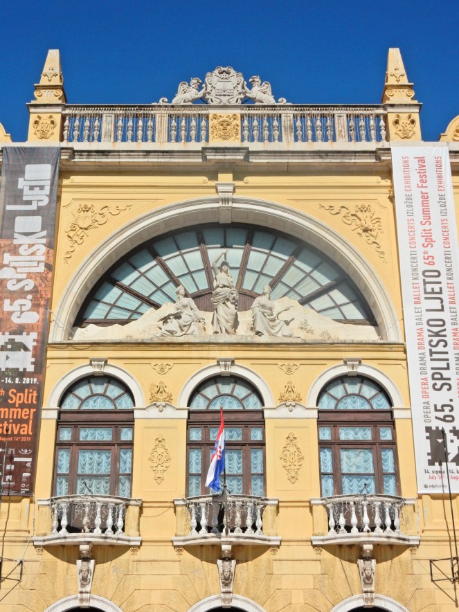 Croatia Travel Tips, Croatia Travel, Tips for traveling to Croatia, Where to go in Croatia, What to do in Croatia, Visiting Croatia, My Travel Journal, Travel Journals, Travel Tips, Travel Planning, Europe Travel Tips, Sarah Meyer, Sarah In Style, Blogger Travel Recommendations, Croatia Recommendations, Fodors travel tips, Frommers travel tips, Rick Steves Travel tips, Dubrovnik, Split Croatia, Hvar Island, Hvar Croatia, what to wear in Europe, packing for vacation, packing tips, what to wear on a European vacation, what to wear in Croatia, the best travel shoes, travel fashion