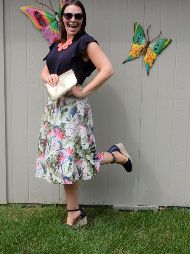 Vionic, Vionic Shoes, Comfortable Shoes, Comfortable Wedges, Navy Wedges, Summer Wedges, The perfect summer shoe, Sarah In Style, Sarah Meyer, Summer Staples, summer wardrobe basics, wardrobe tips, styling tips, building your best closet, putting together a cute summer outfit, tropical skirt, navy classics, wardrobe staples, blogger fashion tips, cute comfortable shoes, vionic anna wedge