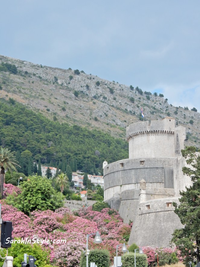 Croatia Travel Tips, Croatia Travel, Tips for traveling to Croatia, Where to go in Croatia, What to do in Croatia, Visiting Croatia, My Travel Journal, Travel Journals, Travel Tips, Travel Planning, Europe Travel Tips, Sarah Meyer, Sarah In Style, Blogger Travel Recommendations, Croatia Recommendations, Fodors travel tips, Frommers travel tips, Rick Steves Travel tips, Dubrovnik, Split Croatia, Hvar Island, Hvar Croatia, what to wear in Europe, packing for vacation, packing tips, what to wear on a European vacation, what to wear in Croatia, the best travel shoes, travel fashion