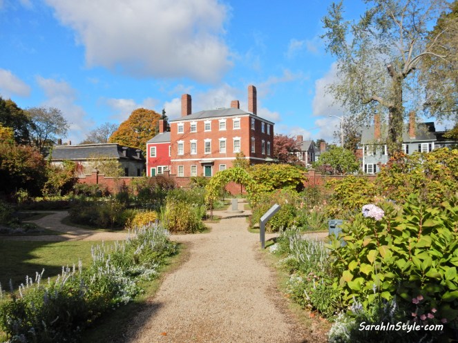 Hocus Pocus filming locations, Hocus Pocus spots, Hocus Pocus Places, Salem Mass, Salem Massachusetts, Salem MA, Salem Witch Trials, Guide to Salem, What to do in Salem, Where to eat in Salem, What to see in Salem, Salem night tours, Salem tours, Salem visitor's guide, Salem witch history, Visit Salem, Visit Massachusetts, Visit New England, New England Charm, New England Architecture, East Coast tours, What to do in the East Coast, Sarah Meyer, SarahInStyle.com, Sarah In Style, blogger travel tips for New England, East Coast trips