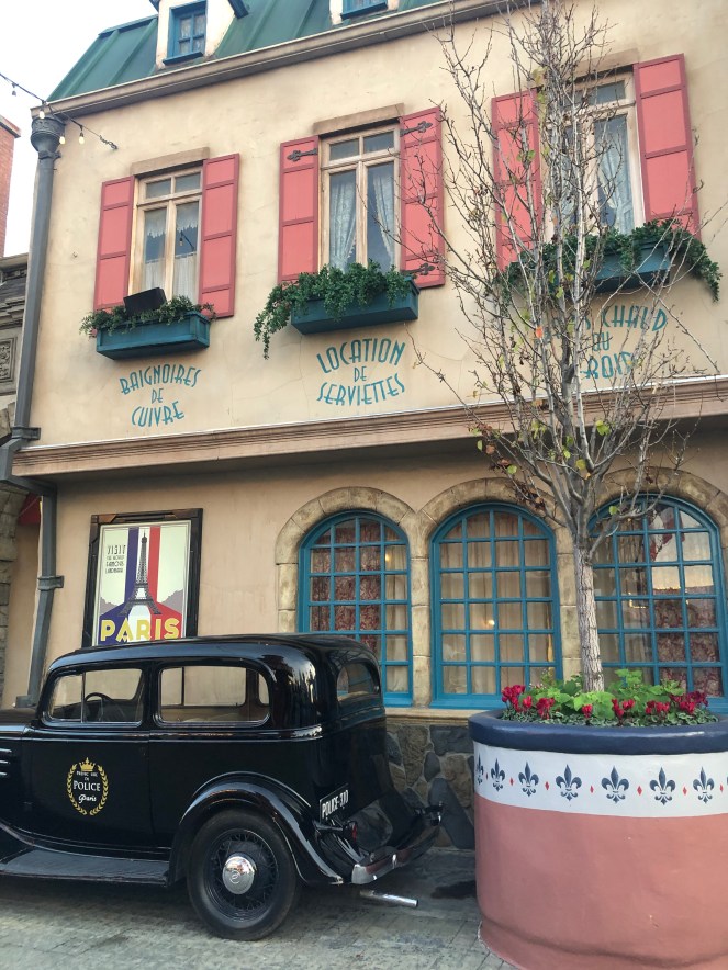 Universal Studios Hollywood, Universal Studios, Hollywood California, Best Theme Parks, Best Amusement Parks, Movie Magic, Behind the Scenes of Movie Making, Jurassic World ride, Minions ride, Universal Studios Events, Universal Hollywood, Universal California, Universal Los Angeles, Krusty the Clown, Krustyland, Sarah Meyer, Sarah In Style, California Travel tips, family fun in Los Angeles, immersed in the movies, backlot tours, movie studio tour, movie studio tours, NBC Universal