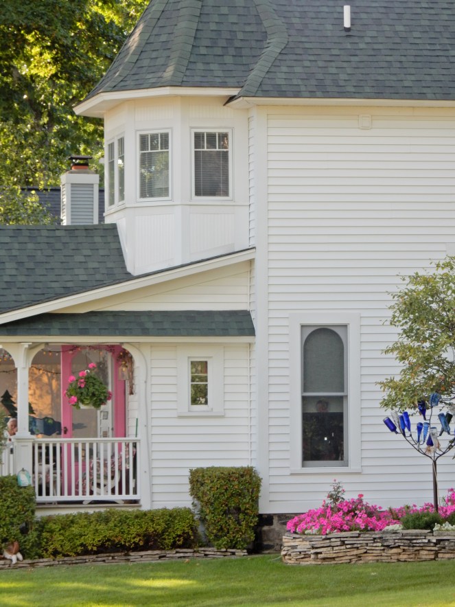 Harbor Springs, Harbor Springs MI, Harbor Springs Michigan, Historic Homes of America, Historic Homes, curb appeal, front doors, Come and knock on my door, Petoskey MI, Petoskey Michigan, Pure Michigan, Michigan Homes, Victorian Homes, Lake Michigan Homes, Lake curb appeal, Vintage curb appeal. Colorful homes, colorful houses, colorful front door, bright front doors, painted front door, home inspiration, Sarah In Style, Sarah Meyer, Design Blogger, Home Blogger, Petoskey Area, Up North Michigan, Lake Cabins