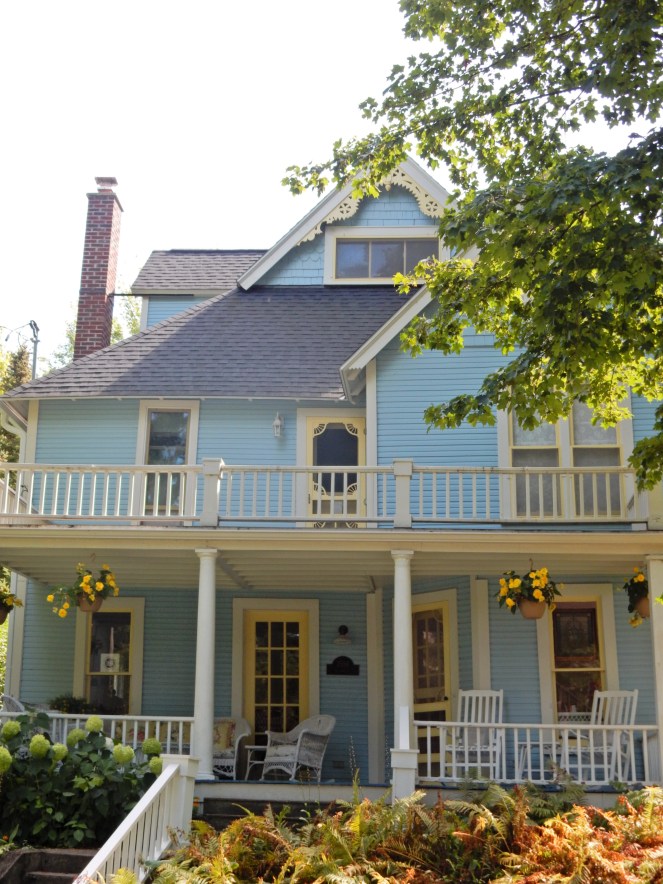 Harbor Springs, Harbor Springs MI, Harbor Springs Michigan, Historic Homes of America, Historic Homes, curb appeal, front doors, Come and knock on my door, Petoskey MI, Petoskey Michigan, Pure Michigan, Michigan Homes, Victorian Homes, Lake Michigan Homes, Lake curb appeal, Vintage curb appeal. Colorful homes, colorful houses, colorful front door, bright front doors, painted front door, home inspiration, Sarah In Style, Sarah Meyer, Design Blogger, Home Blogger, Petoskey Area, Up North Michigan, Lake Cabins