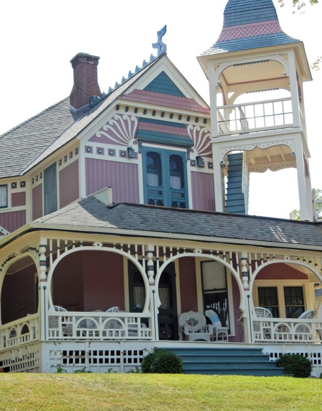 Historic Homes of America, Historic Homes, curb appeal, front doors, Come and knock on my door, Petoskey MI, Petoskey Michigan, Pure Michigan, Michigan Homes, Victorian Homes, Lake Michigan Homes, Lake curb appeal, Vintage curb appeal. Colorful homes, colorful houses, colorful front door, bright front doors, painted front door, home inspiration, Sarah In Style, Sarah Meyer, Design Blogger, Home Blogger, Petoskey Area, Up North Michigan, Lake Cabins