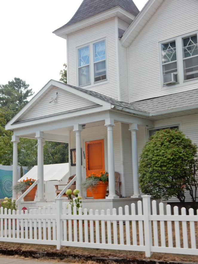 Harbor Springs, Harbor Springs MI, Harbor Springs Michigan, Historic Homes of America, Historic Homes, curb appeal, front doors, Come and knock on my door, Petoskey MI, Petoskey Michigan, Pure Michigan, Michigan Homes, Victorian Homes, Lake Michigan Homes, Lake curb appeal, Vintage curb appeal. Colorful homes, colorful houses, colorful front door, bright front doors, painted front door, home inspiration, Sarah In Style, Sarah Meyer, Design Blogger, Home Blogger, Petoskey Area, Up North Michigan, Lake Cabins