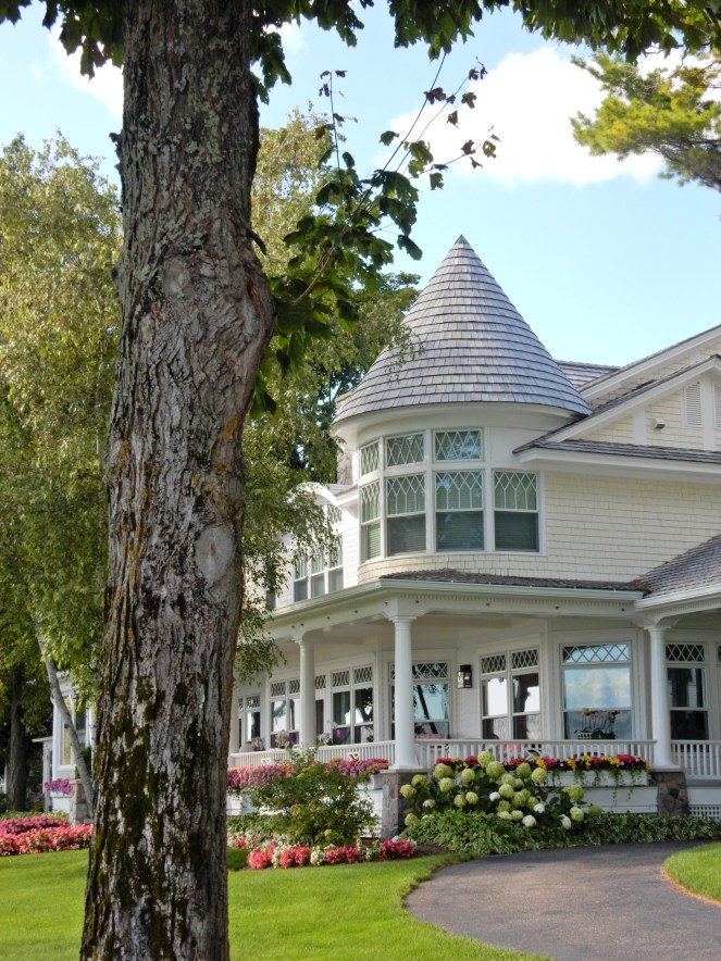 Harbor Springs, Harbor Springs MI, Harbor Springs Michigan, Historic Homes of America, Historic Homes, curb appeal, front doors, Come and knock on my door, Petoskey MI, Petoskey Michigan, Pure Michigan, Michigan Homes, Victorian Homes, Lake Michigan Homes, Lake curb appeal, Vintage curb appeal. Colorful homes, colorful houses, colorful front door, bright front doors, painted front door, home inspiration, Sarah In Style, Sarah Meyer, Design Blogger, Home Blogger, Petoskey Area, Up North Michigan, Lake Cabins