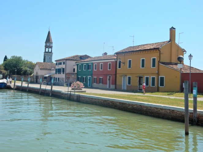 Burano Italy, Burano, Italian Village, Italian Towns, Charming European Towns, Colorful Homes, Colorful Towns, Colorful Houses, Visit Burano, Visit Venice, DK Eyewitness, Top 10 Venice, Must see in Burano, Venice Day Trips, What to do in Venice, What to do in Burano, Sarah In Style, Sarah Meyer, Blogger Travel tips, Italy travel tips, where to go in Italy, what to see in Italy, exploring Italy, off the beaten path in Italy, Italian fishing villages, most charming town, handmade lace, lace making, Italian craftsmanship