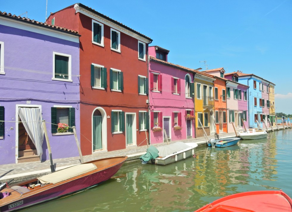 Burano Italy, Burano, Italian Village, Italian Towns, Charming European Towns, Colorful Homes, Colorful Towns, Colorful Houses, Visit Burano, Visit Venice, DK Eyewitness, Top 10 Venice, Must see in Burano, Venice Day Trips, What to do in Venice, What to do in Burano, Sarah In Style, Sarah Meyer, Blogger Travel tips, Italy travel tips, where to go in Italy, what to see in Italy, exploring Italy, off the beaten path in Italy, Italian fishing villages, most charming town, handmade lace, lace making, Italian craftsmanship