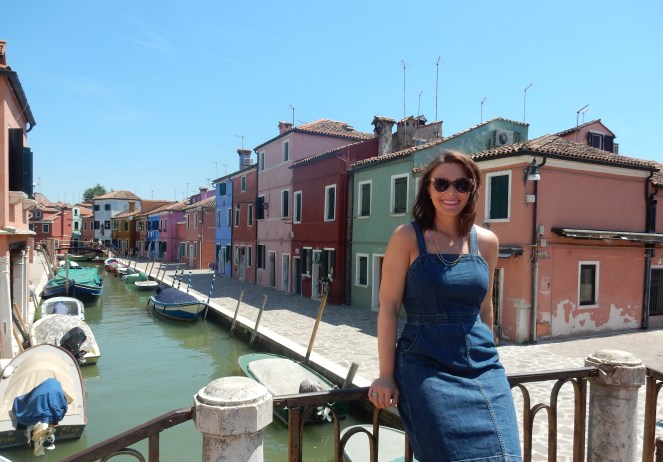 Burano Italy, Burano, Italian Village, Italian Towns, Charming European Towns, Colorful Homes, Colorful Towns, Colorful Houses, Visit Burano, Visit Venice, DK Eyewitness, Top 10 Venice, Must see in Burano, Venice Day Trips, What to do in Venice, What to do in Burano, Sarah In Style, Sarah Meyer, Blogger Travel tips, Italy travel tips, where to go in Italy, what to see in Italy, exploring Italy, off the beaten path in Italy, Italian fishing villages, most charming town, handmade lace, lace making, Italian craftsmanship