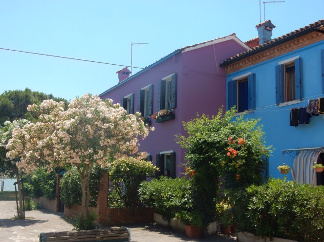 Burano Italy, Burano, Italian Village, Italian Towns, Charming European Towns, Colorful Homes, Colorful Towns, Colorful Houses, Visit Burano, Visit Venice, DK Eyewitness, Top 10 Venice, Must see in Burano, Venice Day Trips, What to do in Venice, What to do in Burano, Sarah In Style, Sarah Meyer, Blogger Travel tips, Italy travel tips, where to go in Italy, what to see in Italy, exploring Italy, off the beaten path in Italy, Italian fishing villages, most charming town, handmade lace, lace making, Italian craftsmanship