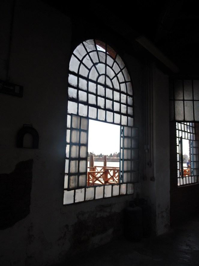 Burano Italy, Burano, Italian Village, Italian Towns, Charming European Towns, Colorful Homes, Colorful Towns, Colorful Houses, Visit Burano, Visit Venice, DK Eyewitness, Top 10 Venice, Must see in Burano, Venice Day Trips, What to do in Venice, What to do in Burano, Sarah In Style, Sarah Meyer, Blogger Travel tips, Italy travel tips, where to go in Italy, what to see in Italy, exploring Italy, off the beaten path in Italy, Italian fishing villages, most charming town, handmade lace, lace making, Italian craftsmanship, Murano Glass, Italian Glass, Italian Art, Italian Artisans, Venetian Glass, Murano Italy, Visit Murano