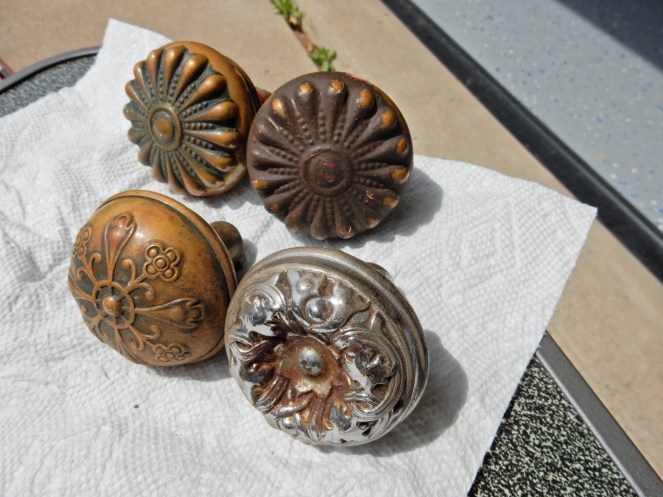 Vintage Finds, Vintage Rehabs, Flea Market Flip, Flea Market Flips, Fleam Market Find, Flea Market Finds, Vintage Reno, VIntage Redo, Vintage Door Knobs, Chicago Architecture, Chicago's Old Homes, VIntage Door Plates, Kane County Flea Market, Best Chicago Flea Markets, Best Flea Markets, retro updates, spray paint projects, a coat of paint, Russel & erwin Manufacturing, home projects, how to tips for vintage reno, design blog, design blogger, Sarah In Style, Sarah Meyer, Magic of Steel wool, Gorilla Glue