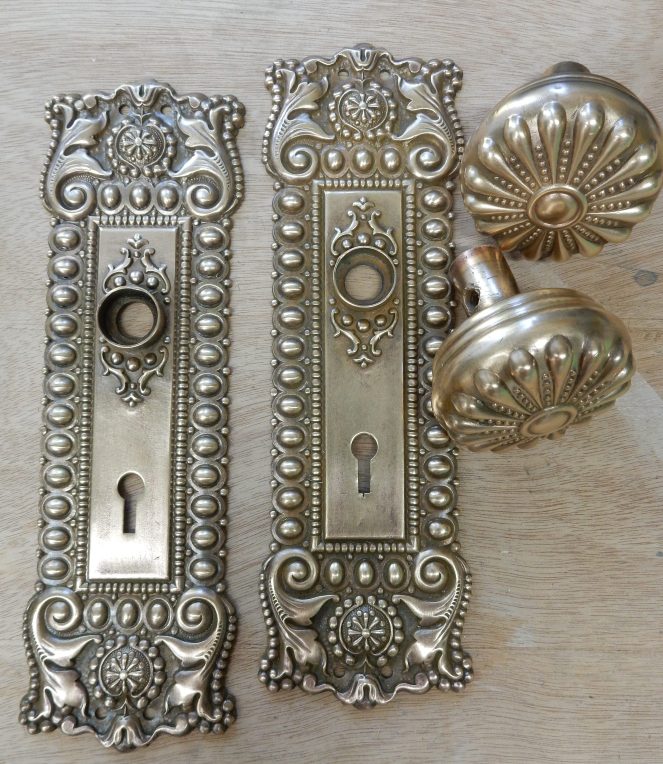 Vintage Finds, Vintage Rehabs, Flea Market Flip, Flea Market Flips, Fleam Market Find, Flea Market Finds, Vintage Reno, VIntage Redo, Vintage Door Knobs, Chicago Architecture, Chicago's Old Homes, VIntage Door Plates, Kane County Flea Market, Best Chicago Flea Markets, Best Flea Markets, retro updates, spray paint projects, a coat of paint, Russel & erwin Manufacturing, home projects, how to tips for vintage reno, design blog, design blogger, Sarah In Style, Sarah Meyer, Magic of Steel wool, Gorilla Glue, Custom Wall Hooks, Unique Wall Hooks