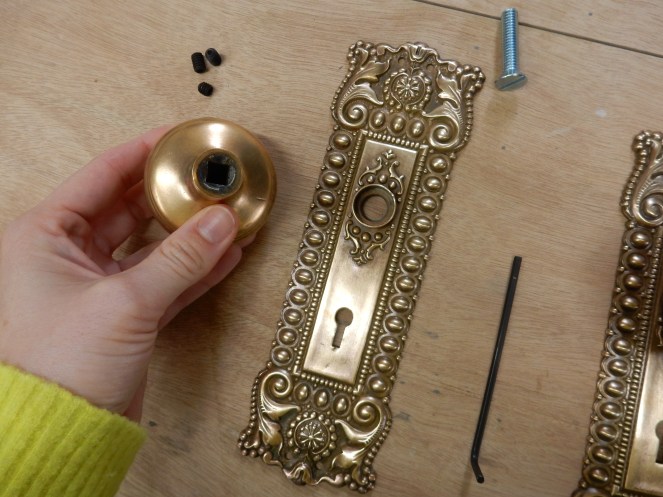 Vintage Finds, Vintage Rehabs, Flea Market Flip, Flea Market Flips, Fleam Market Find, Flea Market Finds, Vintage Reno, VIntage Redo, Vintage Door Knobs, Chicago Architecture, Chicago's Old Homes, VIntage Door Plates, Kane County Flea Market, Best Chicago Flea Markets, Best Flea Markets, retro updates, spray paint projects, a coat of paint, Russel & erwin Manufacturing, home projects, how to tips for vintage reno, design blog, design blogger, Sarah In Style, Sarah Meyer, Magic of Steel wool, Gorilla Glue