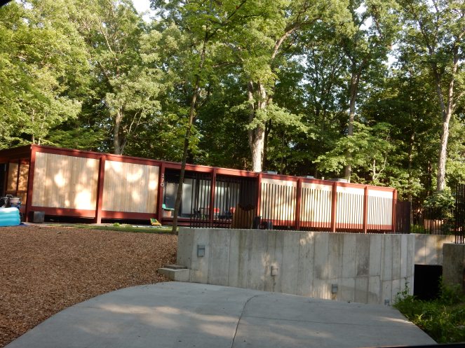 Unique Chicago, Chicago Movie Tour, Chicago Movie Homes, Chicago Famous Homes, Famous Chicago Homes, Chicago Movie Settings, Chicago Movie Sets, Classic Chicago Movies, 1980's teen movies, My Best Friends Wedding, Chicago Architecture, Ferris Bueller's Day Off, Only the Lonely, The Break-Up, The Breakfast Club, Sixteen Candles, Home Alone, Chicago Northshore, Must See Chicago, Visit Chicago, Cool Chicago Tours, Best Chicago Tours, Self Guided Chicago Tours, Movie Tours, Sarah In Style, SarahInStyle.com, Sarah Meyer, Best of Chicago sightseeing, Chicago film locations