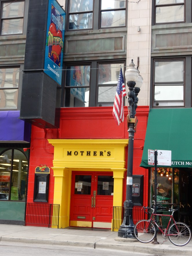 Unique Chicago, Chicago Movie Tour, Chicago Movie Homes, Chicago Famous Homes, Famous Chicago Homes, Chicago Movie Settings, Chicago Movie Sets, Classic Chicago Movies, 1980's teen movies, My Best Friends Wedding, Chicago Architecture, Ferris Bueller's Day Off, Only the Lonely, The Break-Up, The Breakfast Club, Sixteen Candles, Home Alone, Chicago Northshore, Must See Chicago, Visit Chicago, Cool Chicago Tours, Best Chicago Tours, Self Guided Chicago Tours, Movie Tours, Sarah In Style, SarahInStyle.com, Sarah Meyer, Best of Chicago sightseeing, Chicago film locations