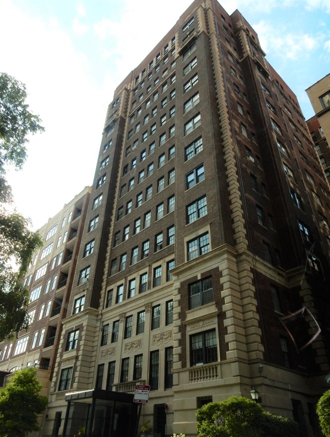 Unique Chicago, Chicago Movie Tour, Chicago Movie Homes, Chicago Famous Homes, Famous Chicago Homes, Chicago Movie Settings, Chicago Movie Sets, Classic Chicago Movies, 1980's teen movies, My Best Friends Wedding, Chicago Architecture, Ferris Bueller's Day Off, Only the Lonely, The Break-Up, The Breakfast Club, Sixteen Candles, Home Alone, Chicago Northshore, Must See Chicago, Visit Chicago, Cool Chicago Tours, Best Chicago Tours, Self Guided Chicago Tours, Movie Tours, Sarah In Style, SarahInStyle.com, Sarah Meyer, Best of Chicago sightseeing, Chicago film locations