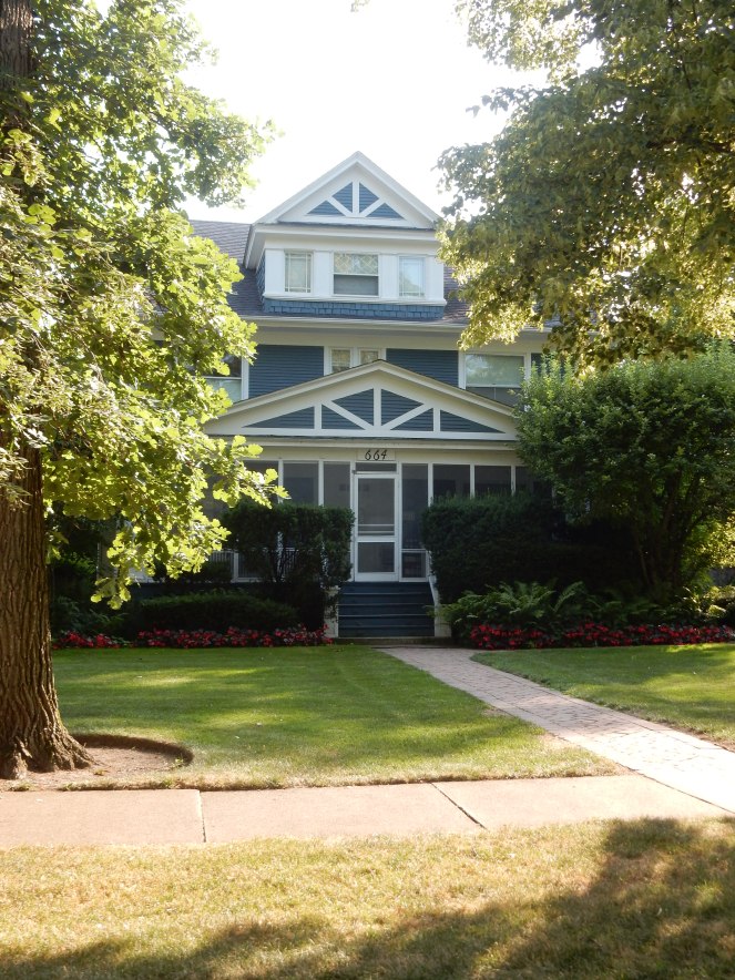 Unique Chicago, Chicago Movie Tour, Chicago Movie Homes, Chicago Famous Homes, Famous Chicago Homes, Chicago Movie Settings, Chicago Movie Sets, Classic Chicago Movies, 1980's teen movies, My Best Friends Wedding, Chicago Architecture, Ferris Bueller's Day Off, Only the Lonely, The Break-Up, The Breakfast Club, Sixteen Candles, Home Alone, Chicago Northshore, Must See Chicago, Visit Chicago, Cool Chicago Tours, Best Chicago Tours, Self Guided Chicago Tours, Movie Tours, Sarah In Style, SarahInStyle.com, Sarah Meyer, Best of Chicago sightseeing, Chicago film locations