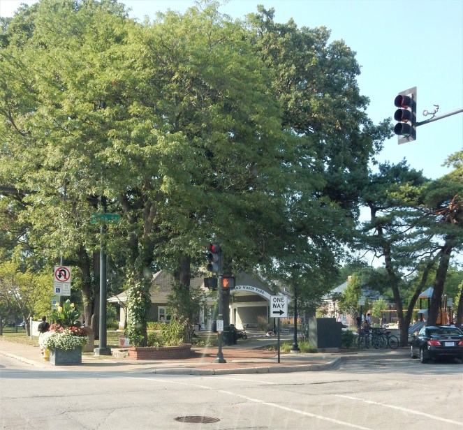 Unique Chicago, Chicago Movie Tour, Chicago Movie Homes, Chicago Famous Homes, Famous Chicago Homes, Chicago Movie Settings, Chicago Movie Sets, Classic Chicago Movies, 1980's teen movies, My Best Friends Wedding, Chicago Architecture, Ferris Bueller's Day Off, Only the Lonely, The Break-Up, The Breakfast Club, Sixteen Candles, Home Alone, Chicago Northshore, Must See Chicago, Visit Chicago, Cool Chicago Tours, Best Chicago Tours, Self Guided Chicago Tours, Movie Tours, Sarah In Style, SarahInStyle.com, Sarah Meyer, Best of Chicago sightseeing, Chicago film locations
