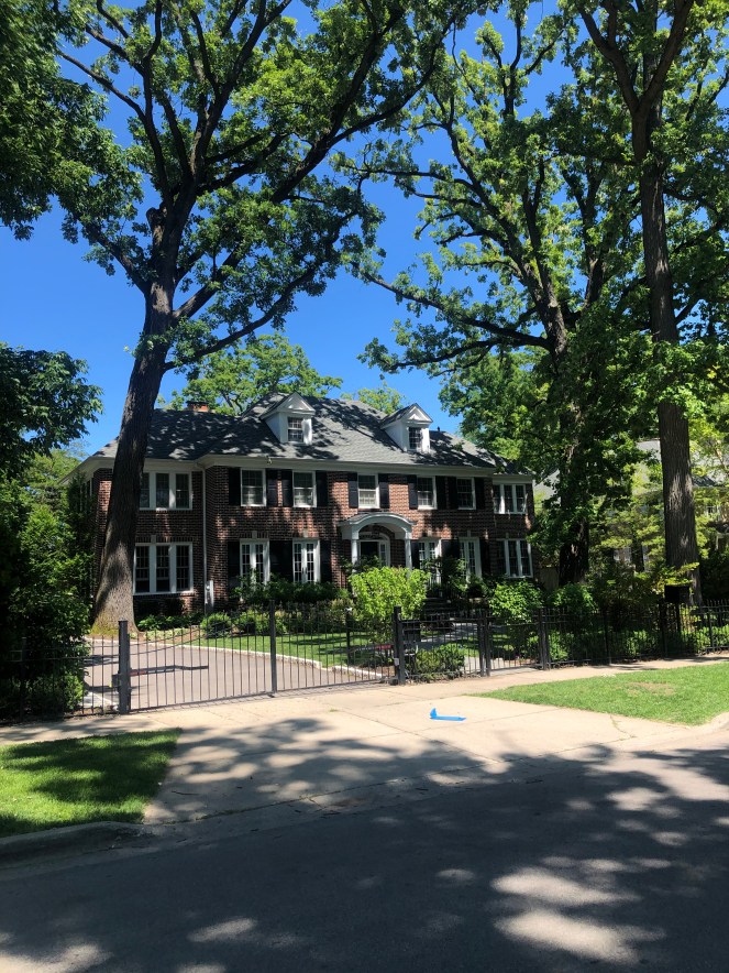 Unique Chicago, Chicago Movie Tour, Chicago Movie Homes, Chicago Famous Homes, Famous Chicago Homes, Chicago Movie Settings, Chicago Movie Sets, Classic Chicago Movies, 1980's teen movies, My Best Friends Wedding, Chicago Architecture, Ferris Bueller's Day Off, Only the Lonely, The Break-Up, The Breakfast Club, Sixteen Candles, Home Alone, Chicago Northshore, Must See Chicago, Visit Chicago, Cool Chicago Tours, Best Chicago Tours, Self Guided Chicago Tours, Movie Tours, Sarah In Style, SarahInStyle.com, Sarah Meyer, Best of Chicago sightseeing, Chicago film locations