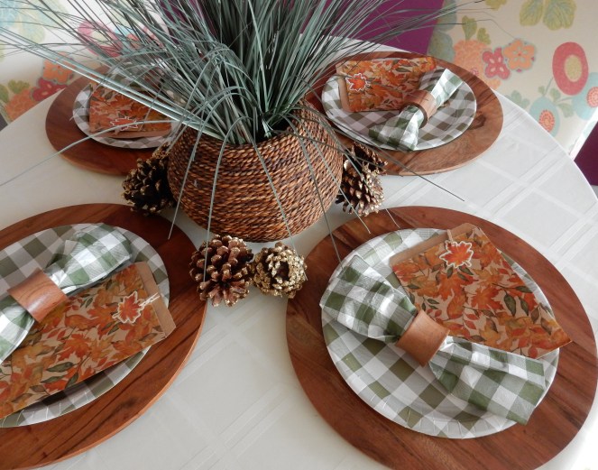 Dining Decor, Tablescape, Tablescapes, Sarah In Style, Sarah Meyer, Cute table decor, decorating on the cheap, Blogger design ideas, blogger party ideas, dressing up your table, fall table decor, fall tablescapes, easy centerpieces, simple table decorating, cute napkin rings, table decor ideas, how to set a perfect table, Thanksgiving Table Decor, Thanksgiving Tablescapes, Cheap Thanksgiving meal ideas, Cheap Table Decor, Green and White Tablescape, Dinner Party Goodie Bags, Thanksgiving Decorations, setting a Thanksgiving table 