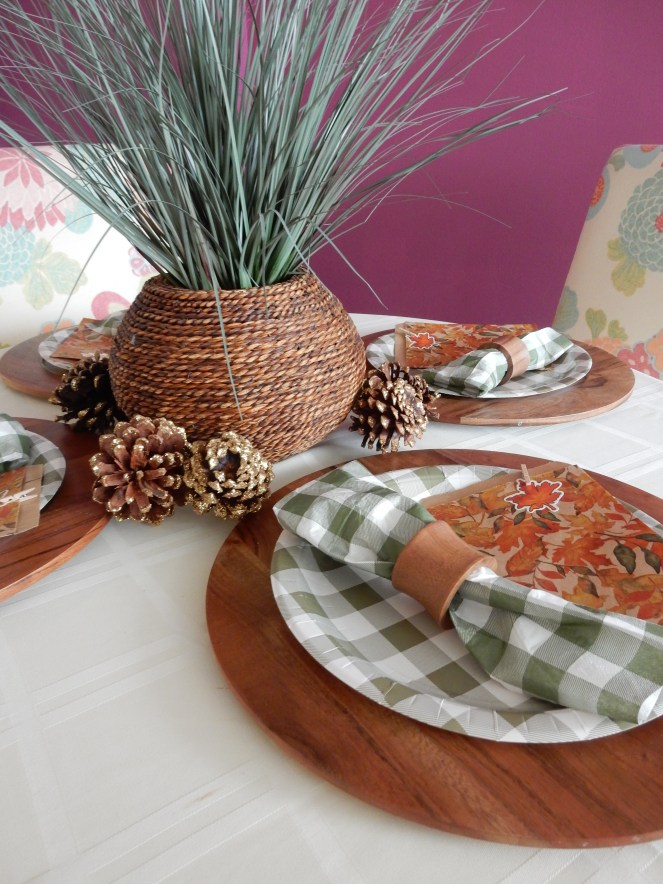 Dining Decor, Tablescape, Tablescapes, Sarah In Style, Sarah Meyer, Cute table decor, decorating on the cheap, Blogger design ideas, blogger party ideas, dressing up your table, fall table decor, fall tablescapes, easy centerpieces, simple table decorating, cute napkin rings, table decor ideas, how to set a perfect table, Thanksgiving Table Decor, Thanksgiving Tablescapes, Cheap Thanksgiving meal ideas, Cheap Table Decor, Green and White Tablescape, Dinner Party Goodie Bags, Thanksgiving Decorations, setting a Thanksgiving table 