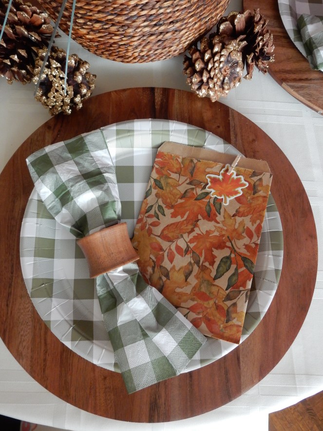 Dining Decor, Tablescape, Tablescapes, Sarah In Style, Sarah Meyer, Cute table decor, decorating on the cheap, Blogger design ideas, blogger party ideas, dressing up your table, fall table decor, fall tablescapes, easy centerpieces, simple table decorating, cute napkin rings, table decor ideas, how to set a perfect table, Thanksgiving Table Decor, Thanksgiving Tablescapes, Cheap Thanksgiving meal ideas, Cheap Table Decor, Green and White Tablescape, Dinner Party Goodie Bags, Thanksgiving Decorations, setting a Thanksgiving table 