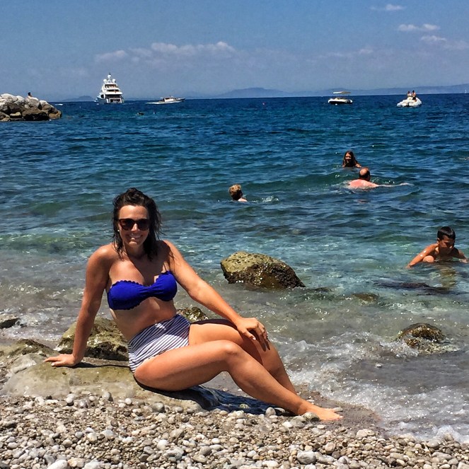 Sarah In Style, SarahInStyle.com, Sarah Meyer, Fashion Blogger Swimsuit Advice, Best Swimsuit Brands, Best places to shop for swimsuits, Women's Swimwear, Women's swimsuits, Cute one piece swimsuits, bright and bold swimsuits, trina turk swim, trina turk swimsuits, tommy bahama swim, tommy bahama swimsuits, victoria's secrets swimsuits, best high-waisted swim bottoms, must have swimwear for 2021, summer 2021 fashion must haves, Victoria's Secret swim