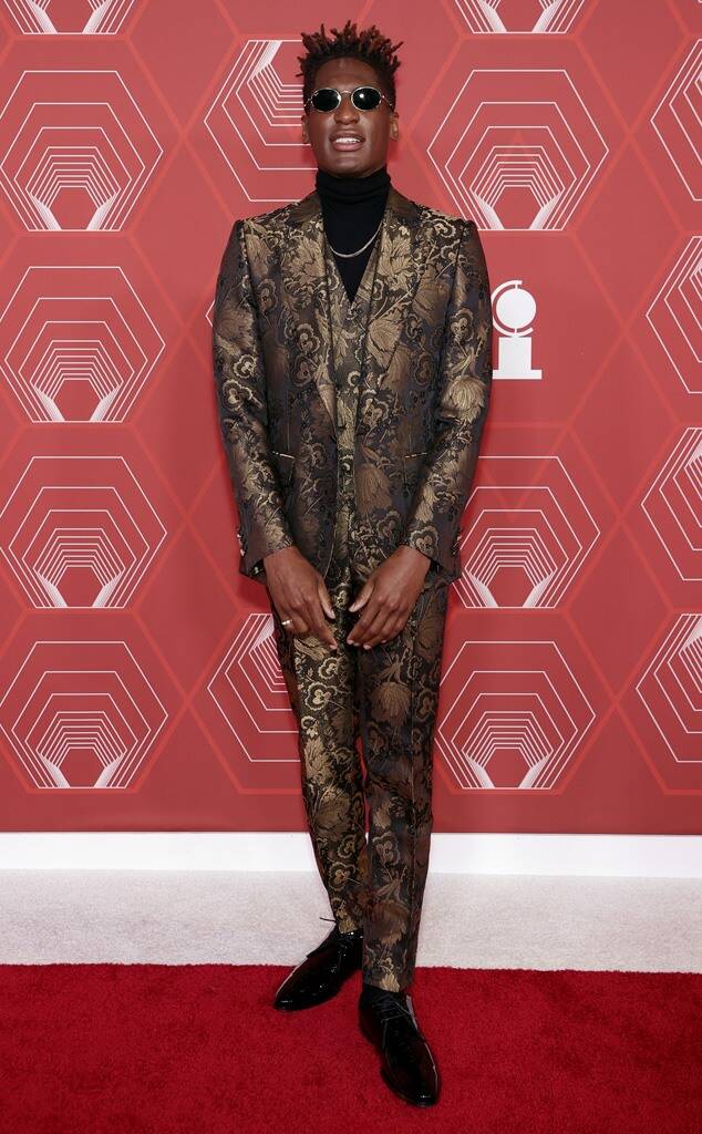 Sarah In Style, SarahInStyle.com, 2021 Celebrity Fashion, Best dressed celebrities, best dressed celebs, red carpet fashion, red carpet style, award show red carpets, fashion blogger, celebrity fashion blogger, celebrity blogger, Cristian Siriano red carpet,Tony Awards, 2021 Tony's , 2021 Tony Awards, Broadway's Night Out, Broadway's Back, Broadway's Best Dressed, Tony Awards Best Dressed, theater fashion, best dressed actors, CBS awards show, Anika Noni Rose, Bernadette Peters Fashion, Jennifer Nettles fashion, Sienna Miller Fashion